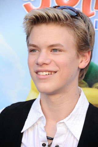 File:Kenton+Duty+Premiere+Touchstone+Pictures+Gnomeo+ASJwDaxmzYDl.jpg