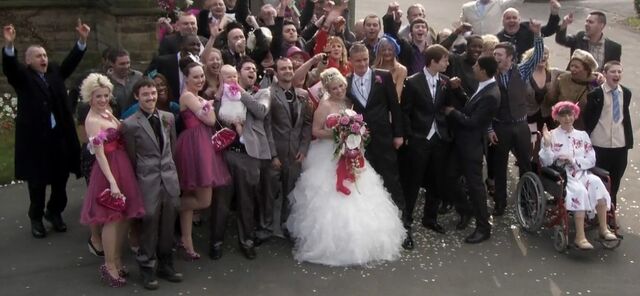 File:S8E22MimiAndBillyWedding2.jpg