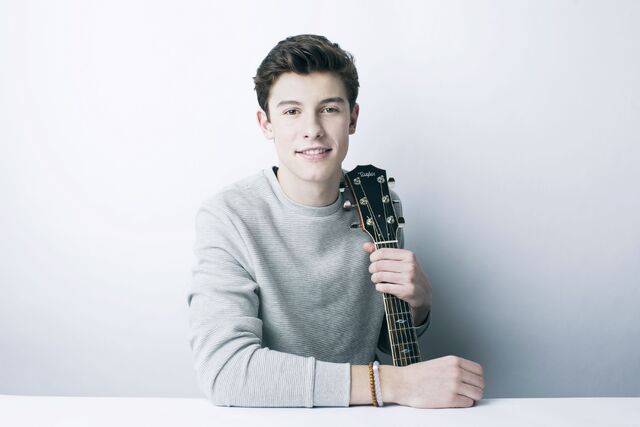 File:2014-Photoshoot-Set-1-1.jpg
