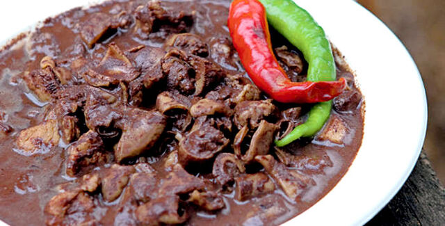 File:Dinuguan with peppers.jpg