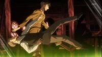 Eren usando la tecnica de Annie para vencer a Jean