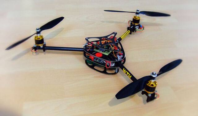 File:Tricopter dlx detail0.jpg