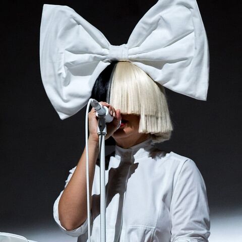 File:Sia live.jpg