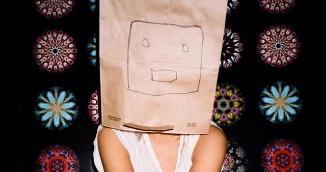 File:Paper Bag Sia.jpg