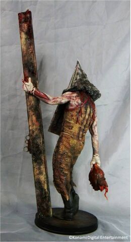 File:Whitehunterstatue2.jpeg