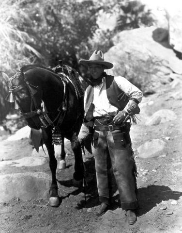 File:Rudolph Valentino.jpg