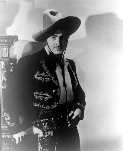 File:Gilbert Roland.jpg