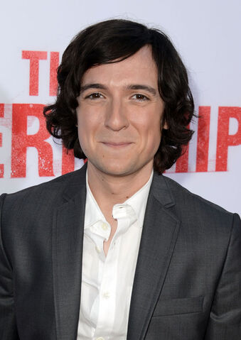 File:Silicon-Valley-Wikia Josh-Brener 01.jpg