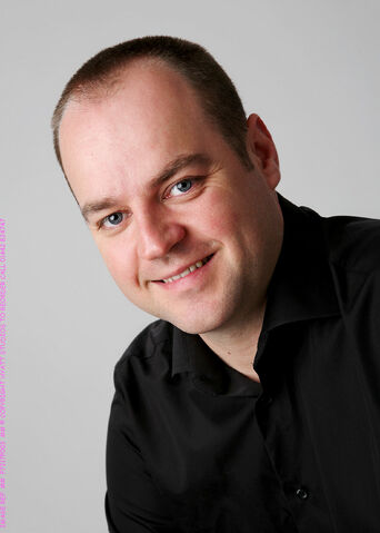Файл:Simon tofield.jpg