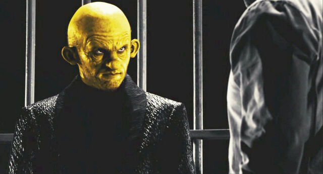 File:Yellow in the cage.jpg