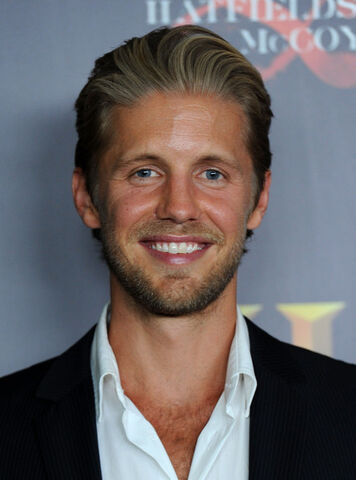 File:Matt+Barr+History+Channel+Pre+Emmy+Party+Arrivals+Z2pKh9xWk2yl.jpg