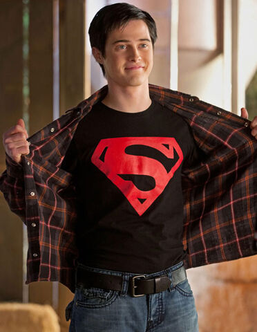 File:LGrabeel Smallville FirstLook 600.jpg