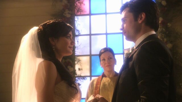File:Clark and Lois marriage1.jpg