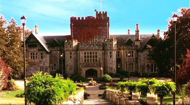 File:Luthor Mansion 2.jpg