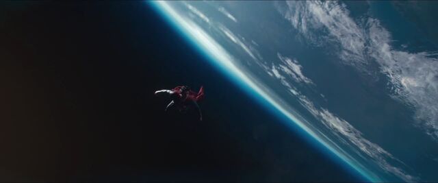 File:Man-of-Steel-Trailer-Images-Superman-in-Space.jpg