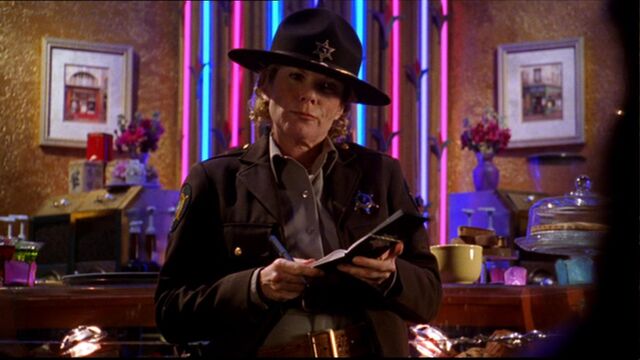 File:Smallvillecap2093.jpg