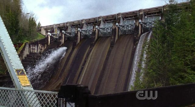 File:Phantom reeves dam leak.jpg