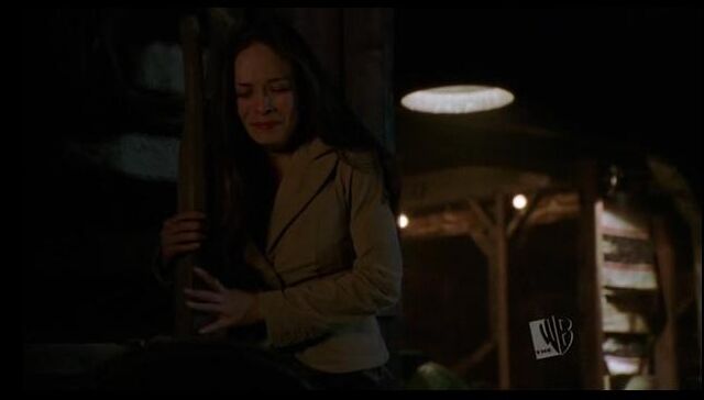 File:Lana crying after she found out about clark and Simone.jpg