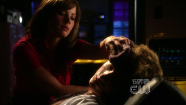 File:Lois and Oliver toxic.jpg