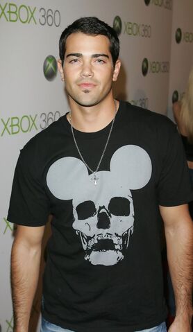 File:Jesse+Metcalfe+Hollywood+Launch+Party+Xbox+Q81UnAzRnj0x.jpg