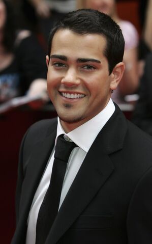 File:Jesse+Metcalfe+Entertainment+Pictures+Week+dYOGNYuHc53x.jpg