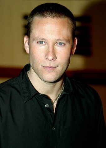 File:Michael-rosenbaum-20041128-16236.jpg