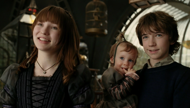 File:Violet-Klaus-and-Sunny-violet-klaus-and-sunny-baudelaire-32361785-1227-696.png