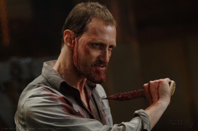 Arquivo:Alastair-04x16-On-the-Head-of-a-Pin-demons-of-supernatural-9338556-1450-963.jpg