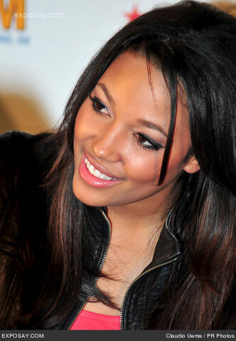 File:Kylie-bunbury-prom-cast-meetgreet-macys-0CpjnB.jpg