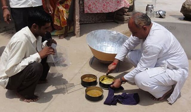 File:Parvati cooking photo 8-11.jpg