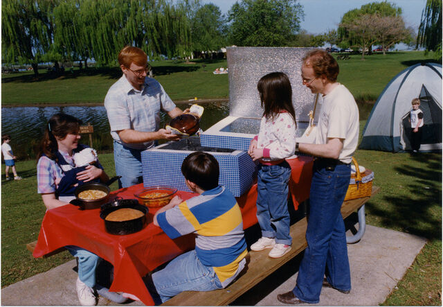 File:Solar-picnic.jpg