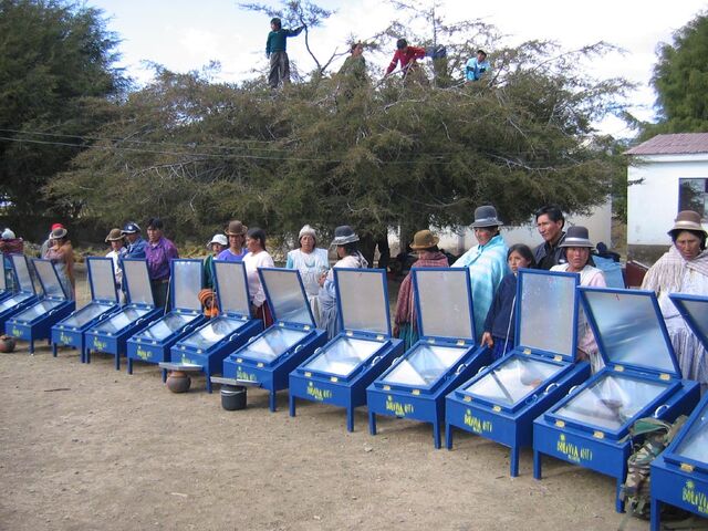 File:Bolivia-Inti blue box cookers.jpg