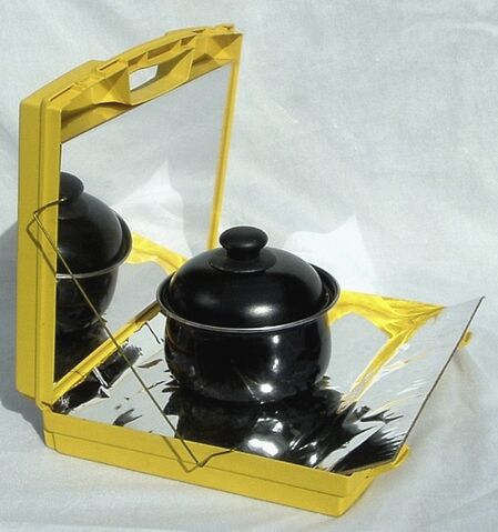 File:Small Simple Solar Cooker.jpg