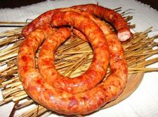 Szczekocińska kiełbasa siekana na słomie pieczona