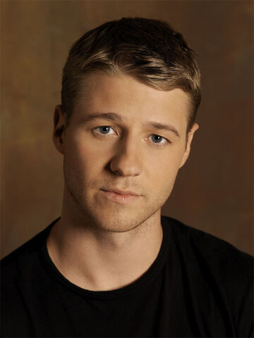 File:Benjamin McKenzie.jpg