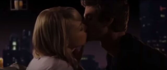 File:TASM-DeletedPeter&GwenKissing.jpg