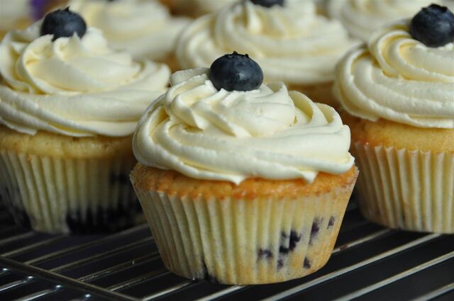 File:Blueberry-cupcake.jpg
