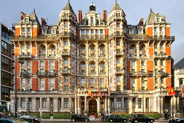 File:RealWorld Hotel "Metropolis".jpg