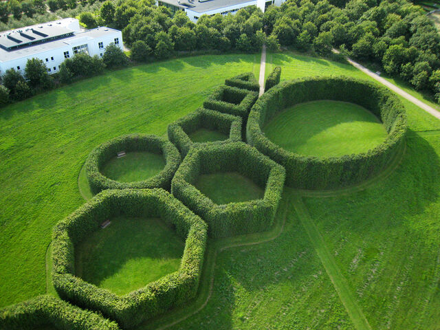 File:RealWorld Geometric Park.jpg