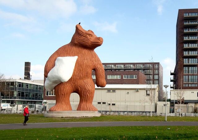 File:RealWorld Steelman Sculpture.jpg