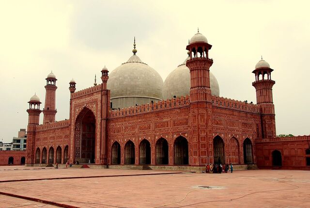 File:RealWorld Badshahi Mosque.jpg