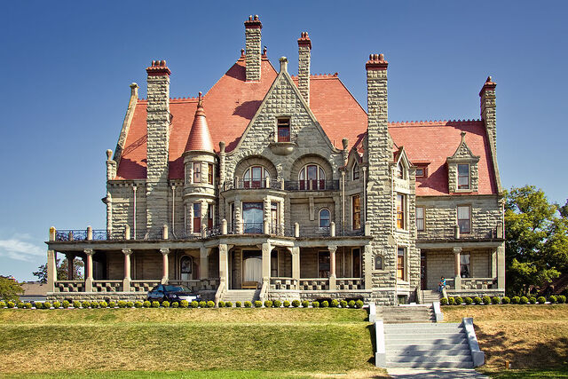 File:RealWorld Craigdarroch Castle.jpg