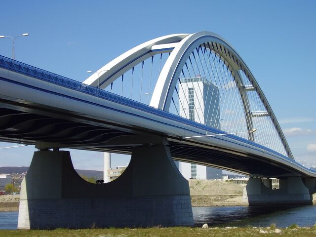 File:Apollo Bridge.jpg