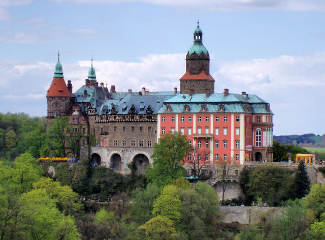 File:RealWorld Ksiaz Castle.jpg