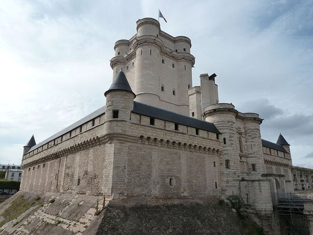File:RealWorld Landsknecht Castle.jpeg