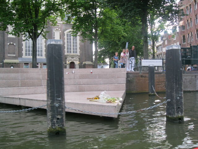 File:Homomonument.jpg
