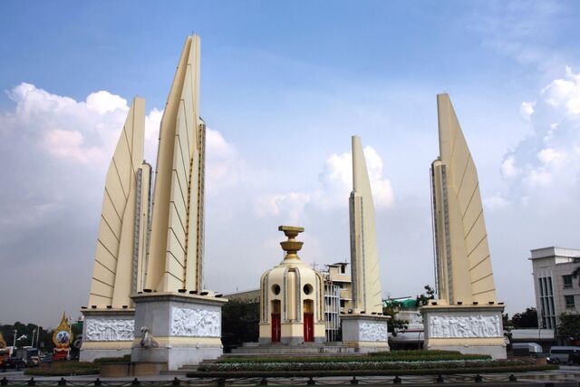 File:RealWorld Thai Square.jpg