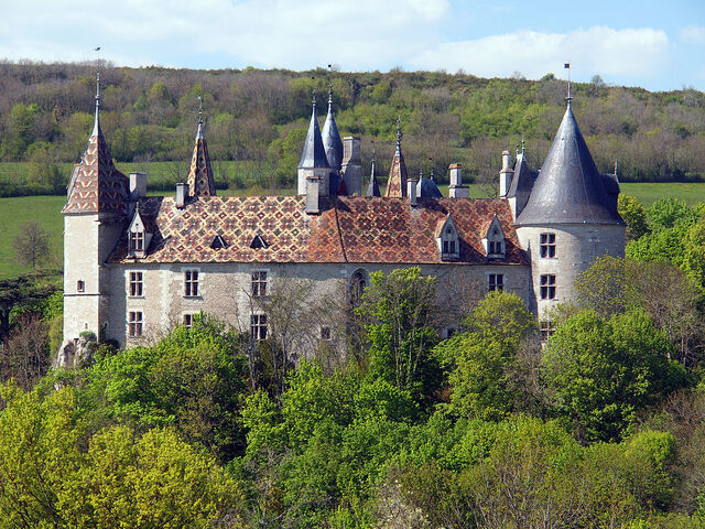 File:RealWorld Rochepot Castle.jpg