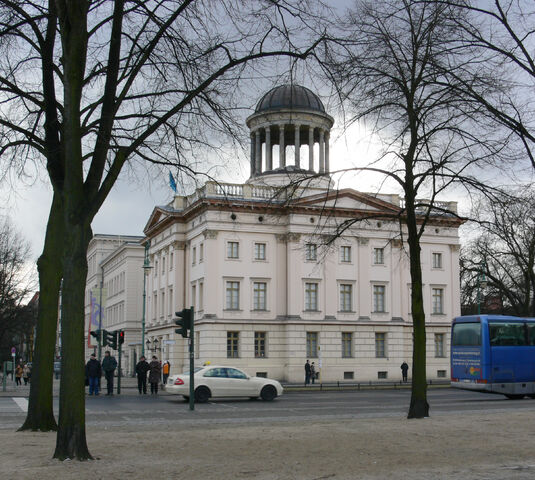 File:RealWorld Berggruen Museum.jpg