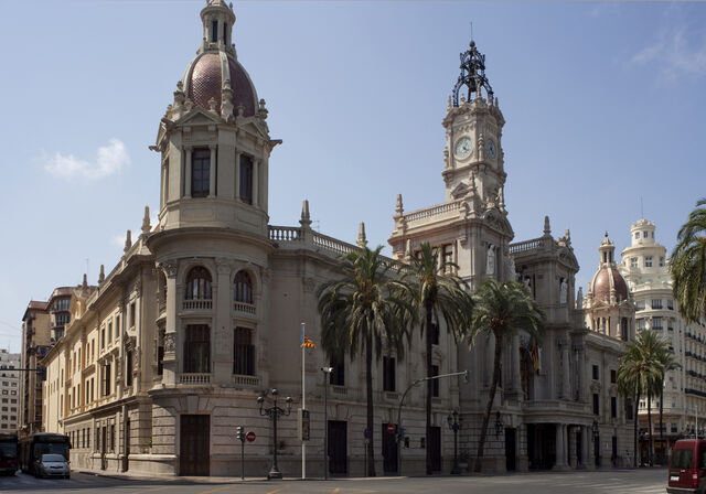 File:RealWorld Valencia City Hall.jpg